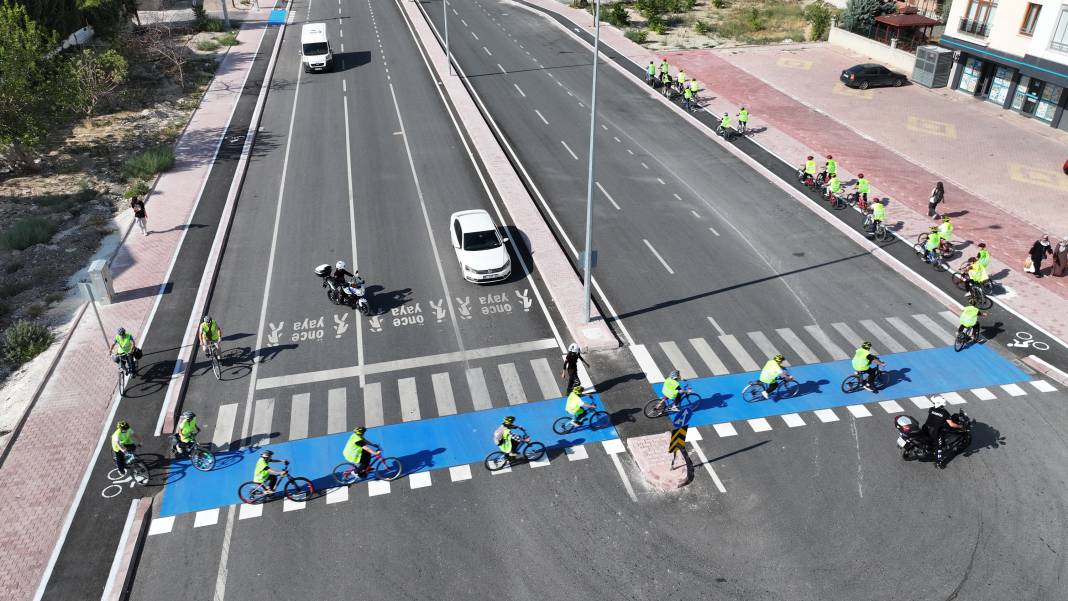 Bisiklet şehri Konya’da öğrenciler okullarına güvenle gidiyor 1